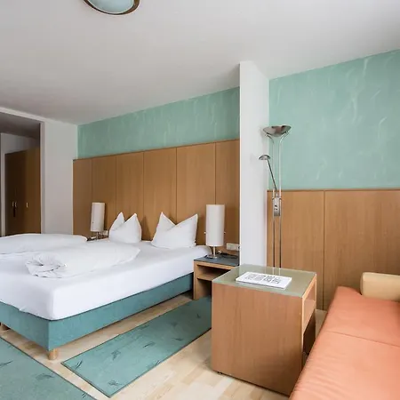 Hotel Zentrum 3*